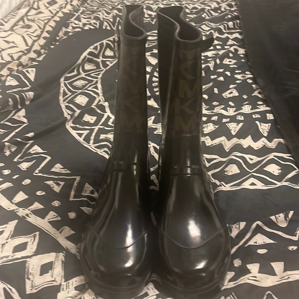 Bnwot Michael Kors monogram rain boots